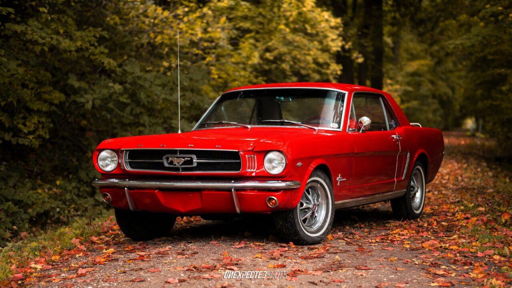 Autovermietung Roter Ford Mustang Coupe von 1965